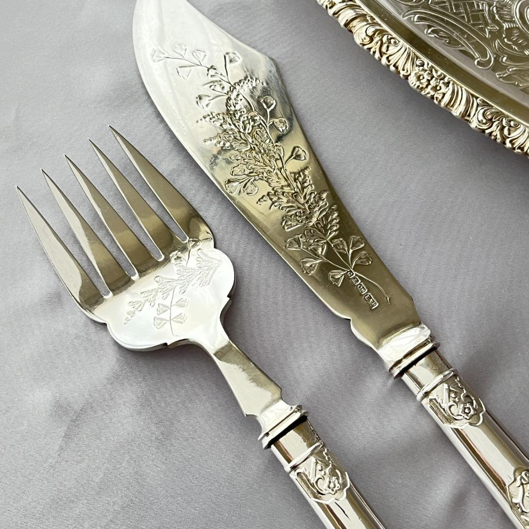 【Garrard & Co 】 ビクトリアンレリーフのサーバーセット 2本組