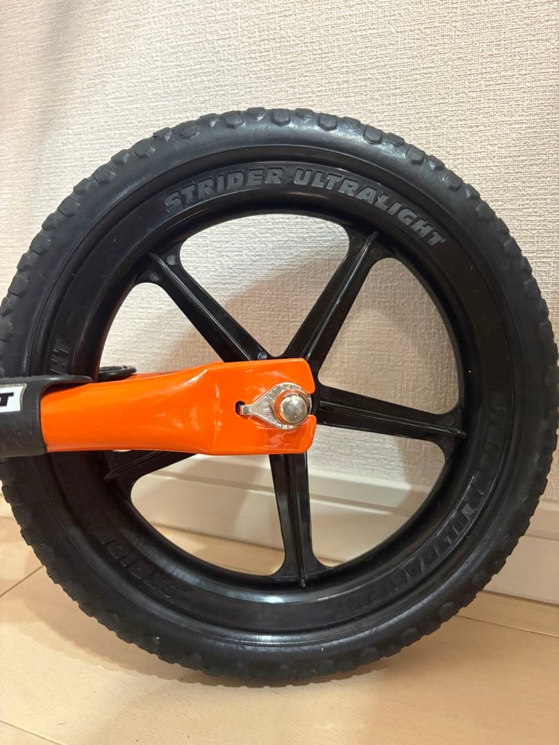 【美品】STRIDER 12スポーツ バランスバイク+プロテクター+専用バッグ