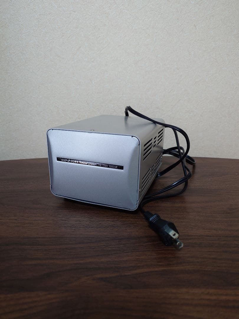 変圧器 100-130V (日本-アメリカ.カナダ等)