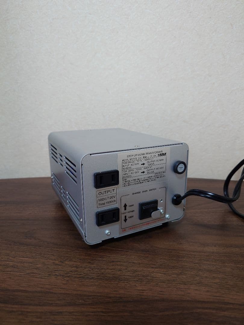 変圧器 100-130V (日本-アメリカ.カナダ等)