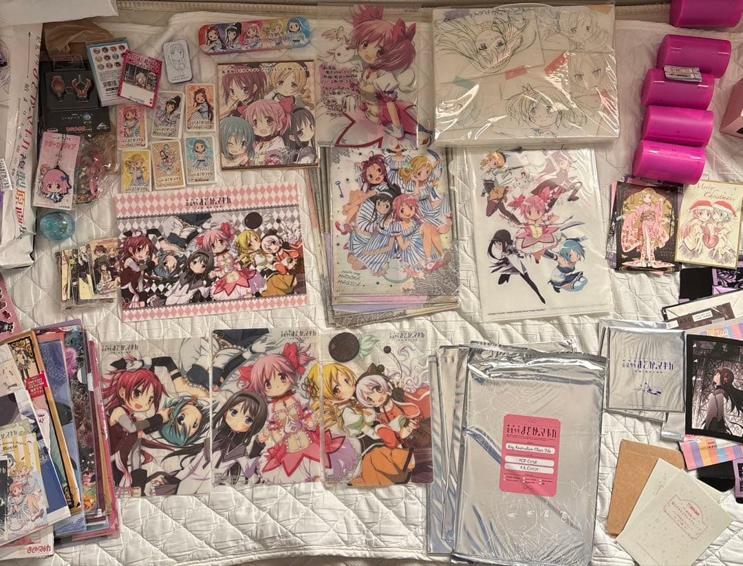 まどか☆マギカグッズ大量　カレンダー、クリアファイル、タペストリー、特典等