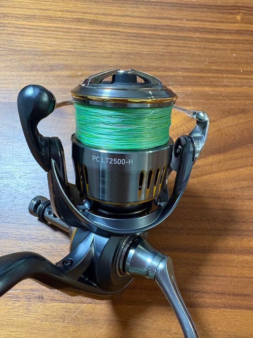 ダイワ　23エアリティ　PC LT 2500-H ゴメクサス　ハンドル