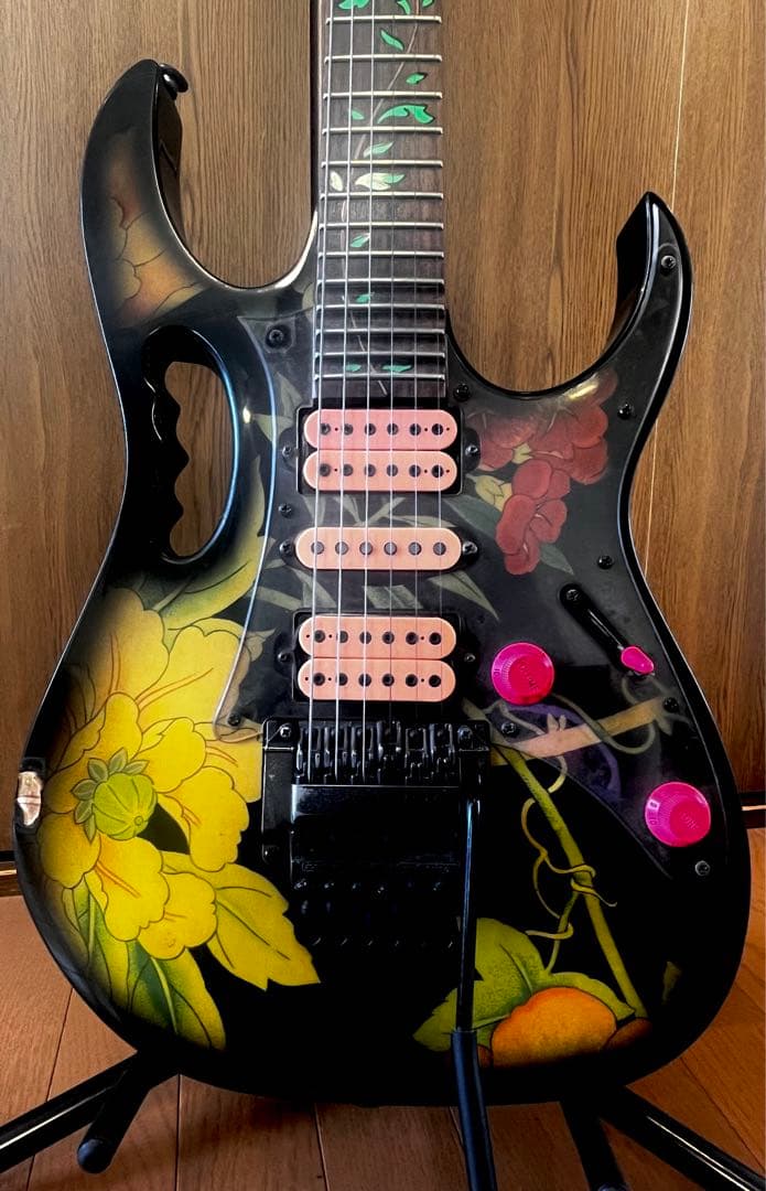 Ibanez JEM77 Floral Pattern初期スティーヴヴァイモデル