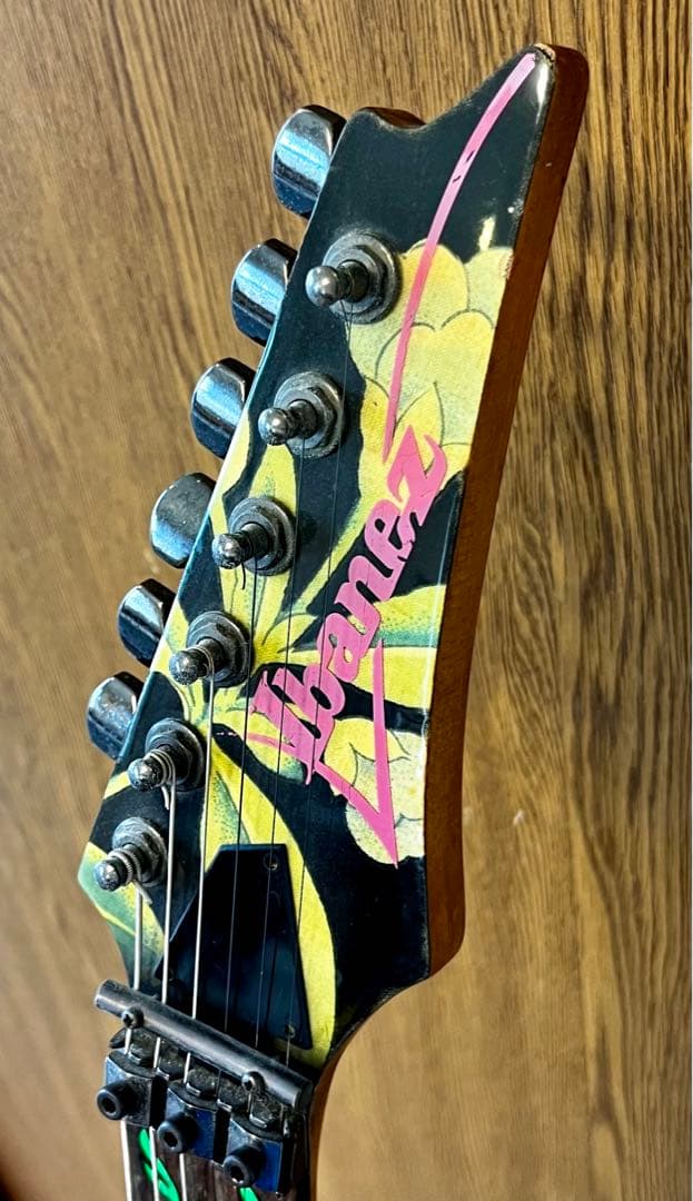 Ibanez JEM77 Floral Pattern初期スティーヴヴァイモデル