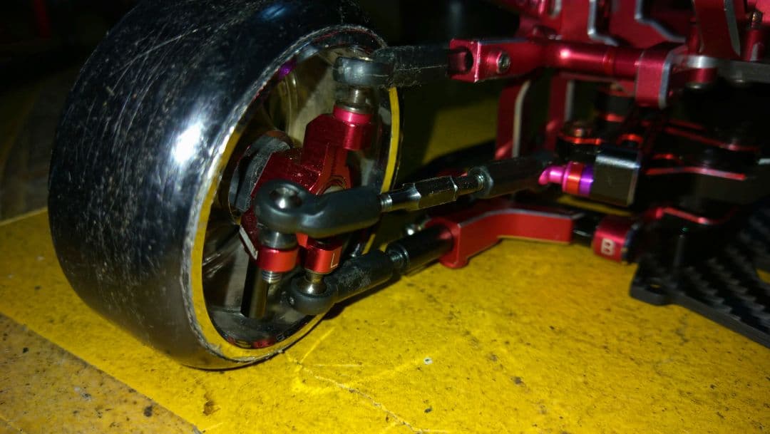 RD2.0フルチューン、メタルガレージシャーシ、GRK5RHナックル赤