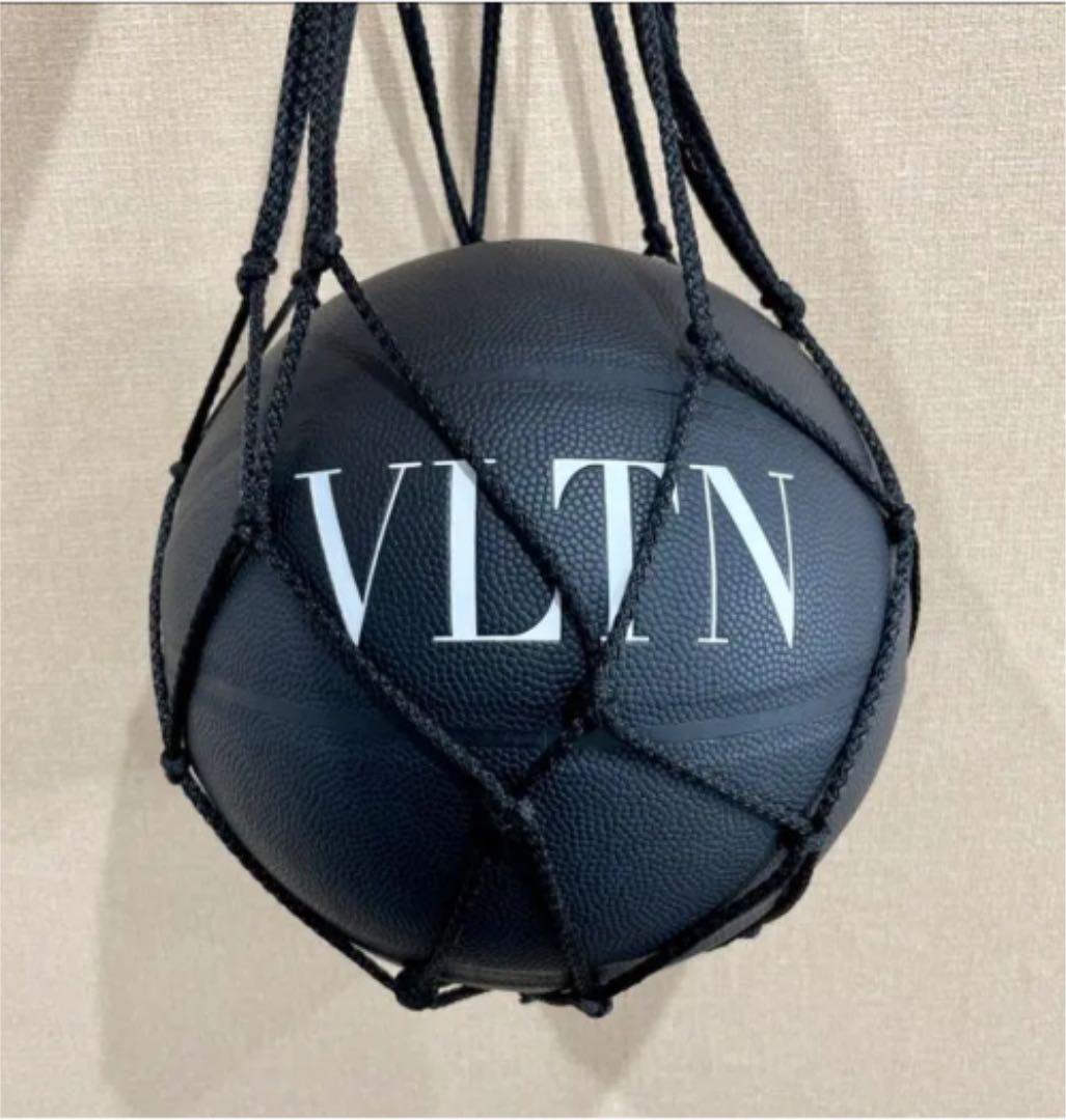 【値下げ】VALENTINO　VLTNロゴ　バスケットボール　スポルディング