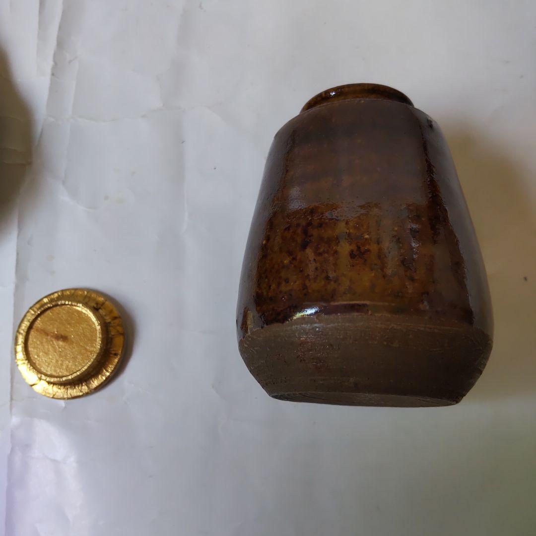 肩衝茶入 尻張茶入 仕覆 四つ目菱緞子 茶道具 木箱 茶入 美品 です。