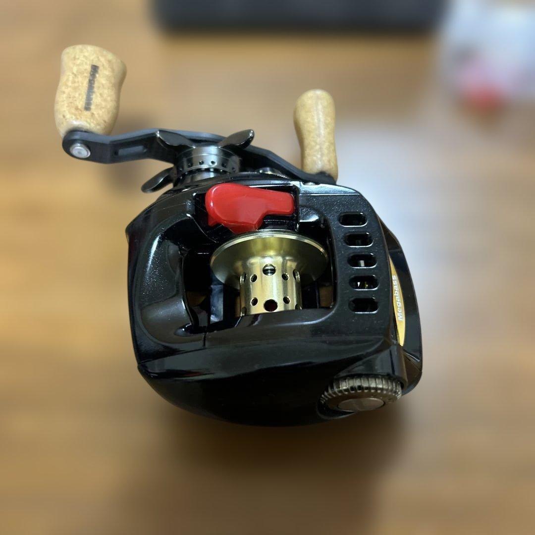 美品　Megabass Orochi 左巻きリール 7.1:1