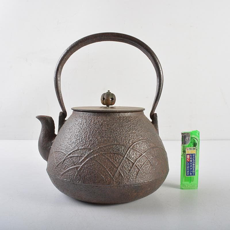 煎茶道具　龍文堂造　宝珠形秋草文　銅蓋　鉄瓶　鉄壷　D　R6027