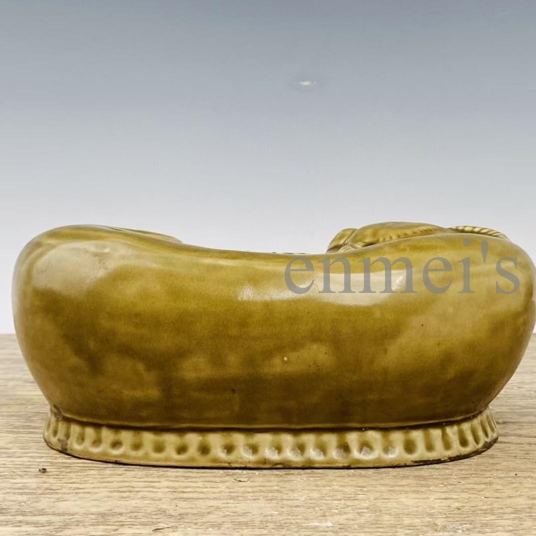 【定窯系 オリーブグリーン釉 牛枕】牛型陶枕／花模様装飾／中国古陶磁風