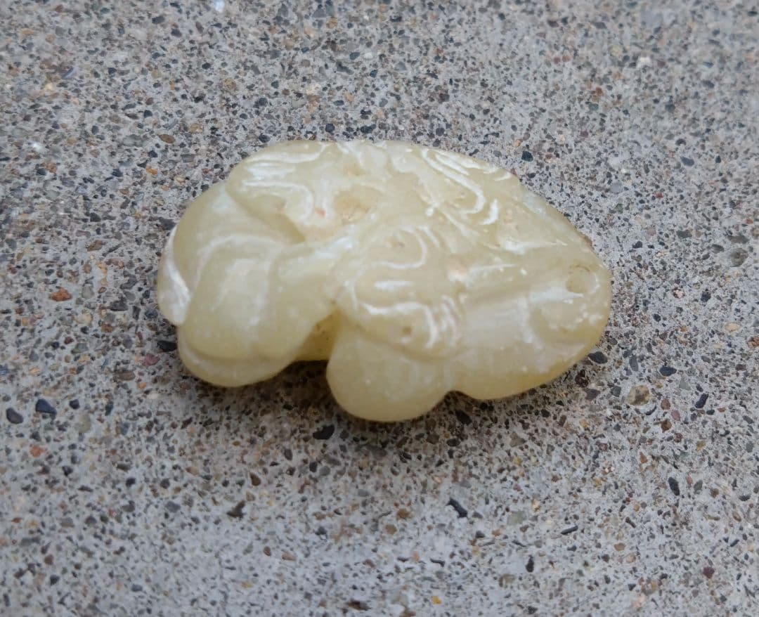 天然石　手彫り　龍　根付け