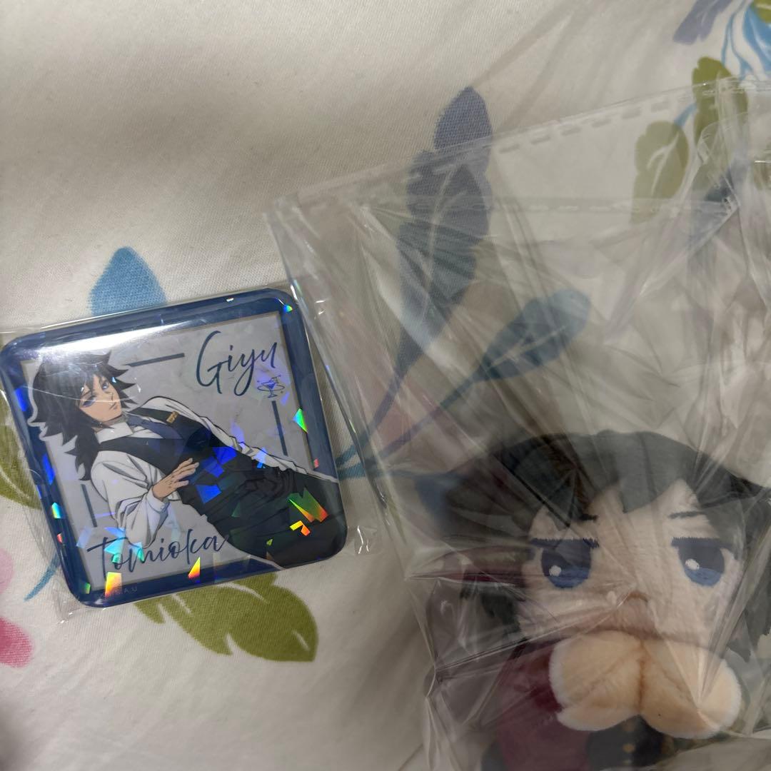 冨岡義勇 モクテルバー コレクションロト 缶バッジとハグキャラ　2点セット