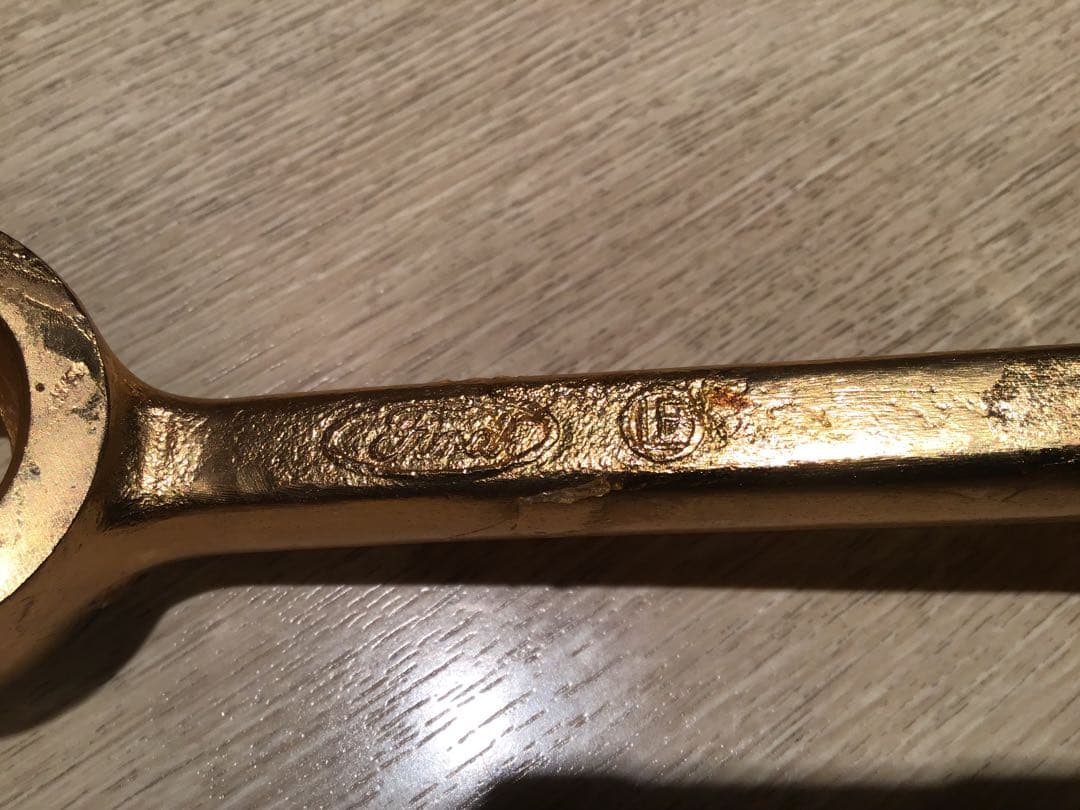 金色のアート用パーツ1969年金メッキフォード置物