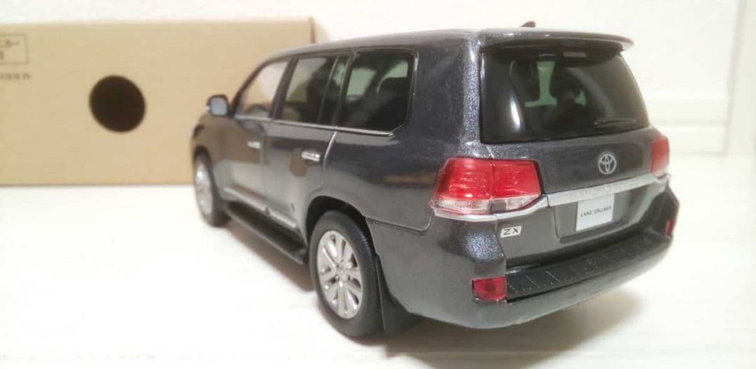 TOYOTA／ランドクルーザー／colorグレーメタリック（１Ｇ３）／外箱付き