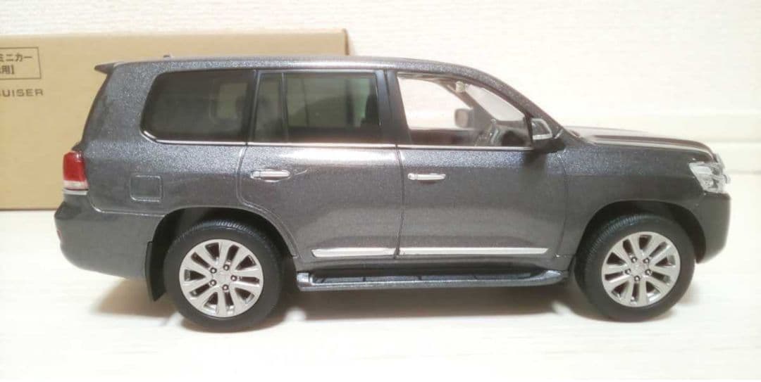 TOYOTA／ランドクルーザー／colorグレーメタリック（１Ｇ３）／外箱付き