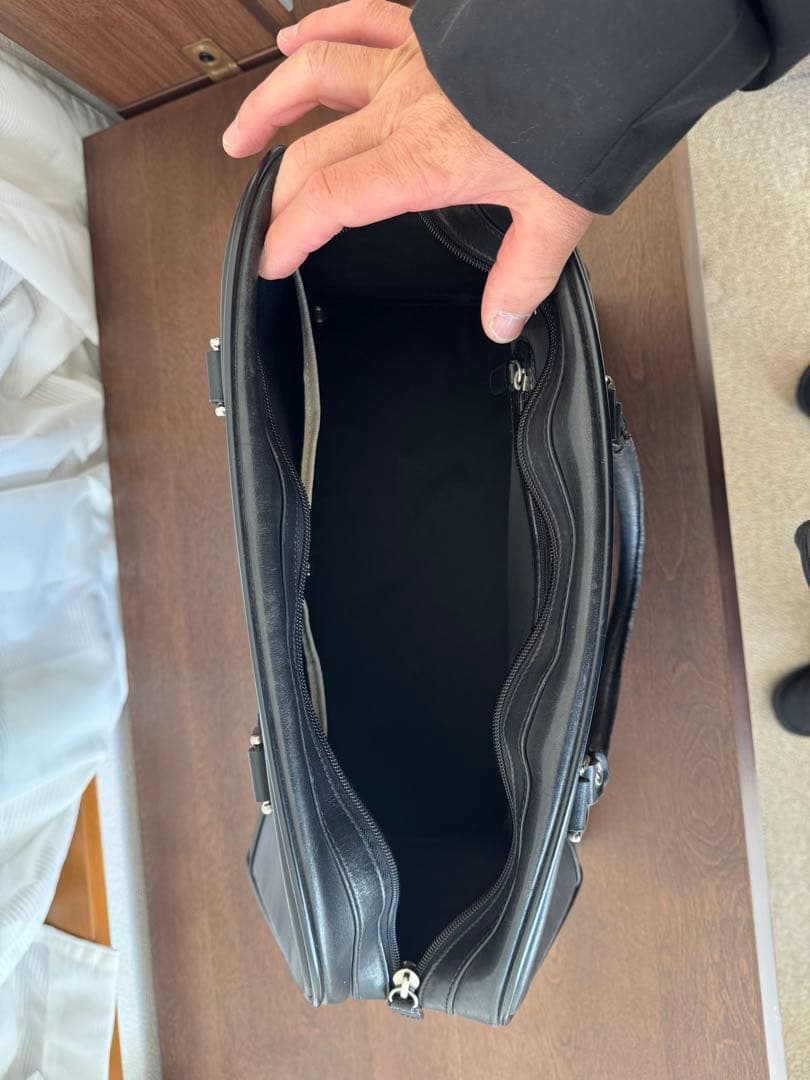 フレッドペリー FRED PERRY ブラックレザーボストンバッグ 本革