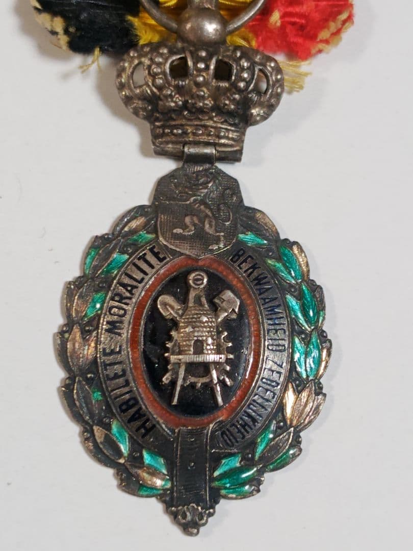 年代物　ベルギー王国　功績勲章　銀製エナメル