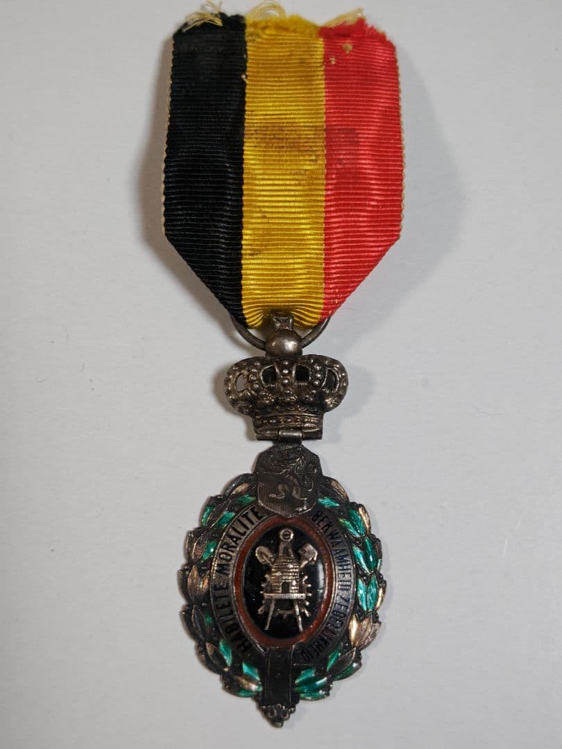 年代物　ベルギー王国　功績勲章　銀製エナメル