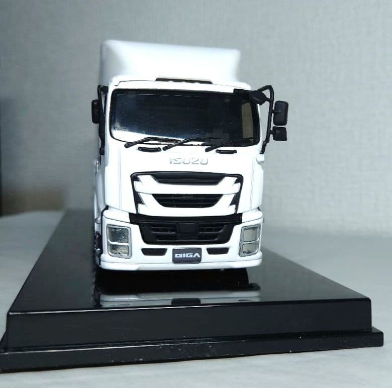 いすゞギガ 1/43スケール　ミニカー　訳あり加工品