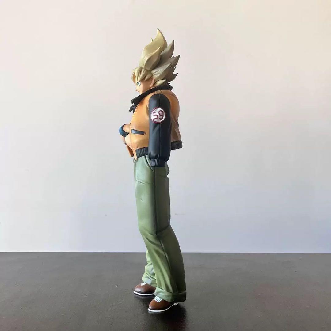 ドラゴンボール　スーパーサイヤ人　孫悟空　私服　高さ30.5cm 海外フィギュア