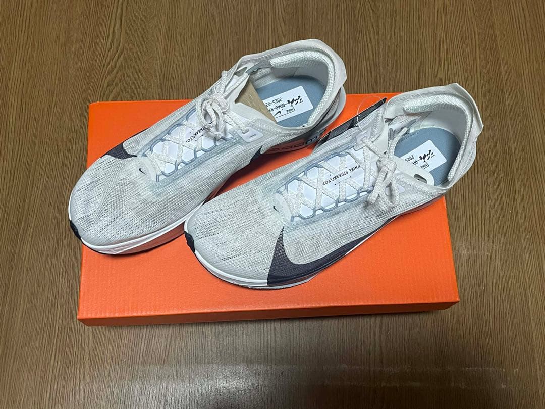 ナイキ　ストリークフライ2 ホワイト　ブラック　白黒　ランシュー　25,5