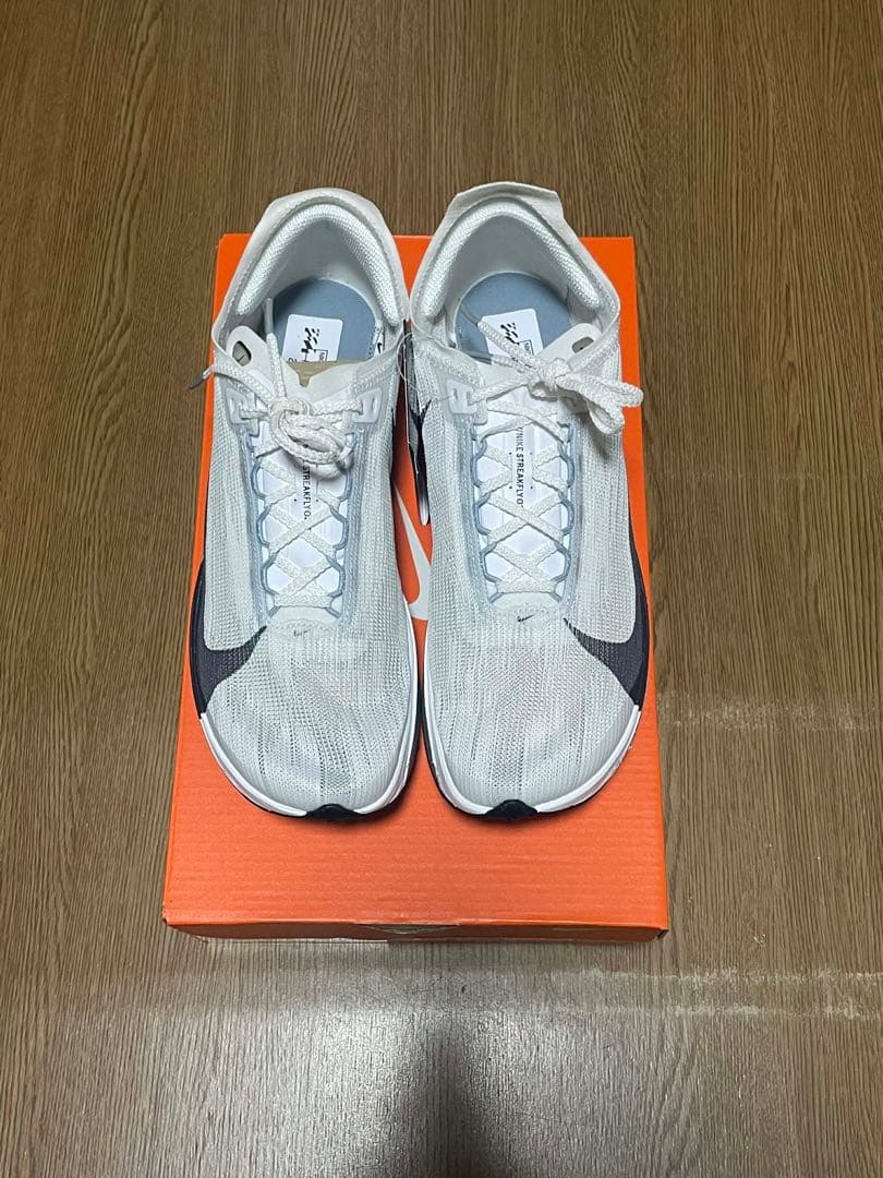 ナイキ　ストリークフライ2 ホワイト　ブラック　白黒　ランシュー　25,5