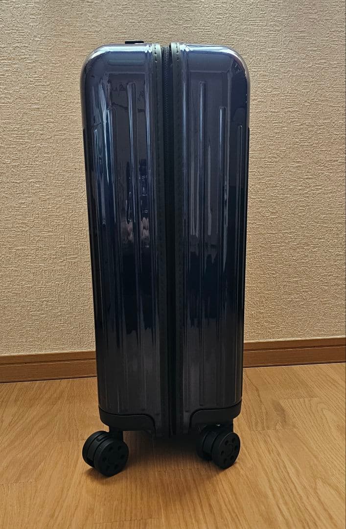 ☆ リモワ エッセンシャルライト キャビンS 31L グロスブルー 新品同様品