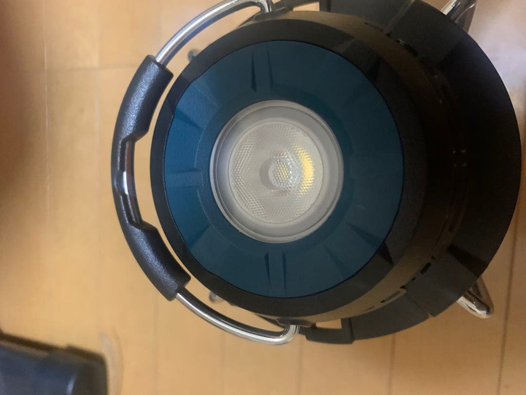 Makita LEDランタン USBポート搭載　ラジオ付き