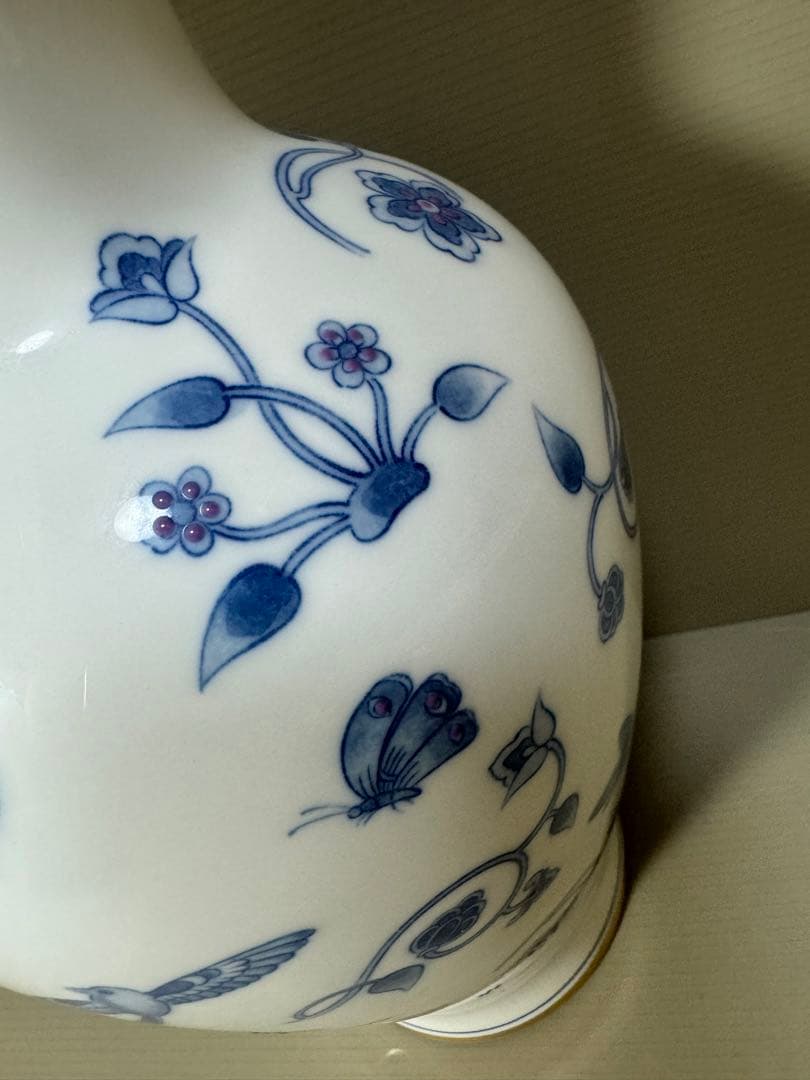 2165  大倉陶園 OKURA 花瓶 フラワーベース 金縁染付花蝶鳥文　花瓶