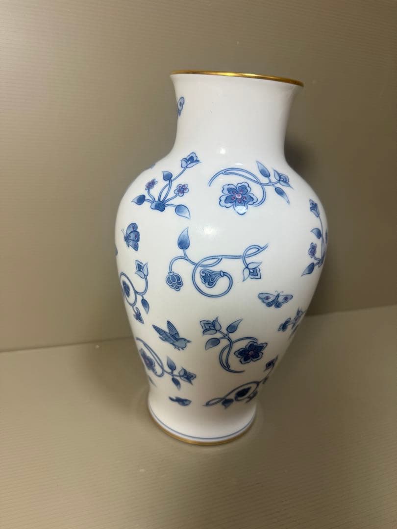 2165  大倉陶園 OKURA 花瓶 フラワーベース 金縁染付花蝶鳥文　花瓶