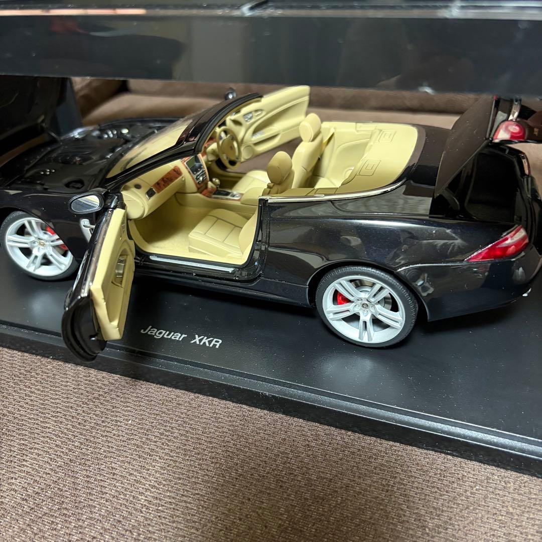 AUTOart Jaguar XKR 1/18 ミニカー