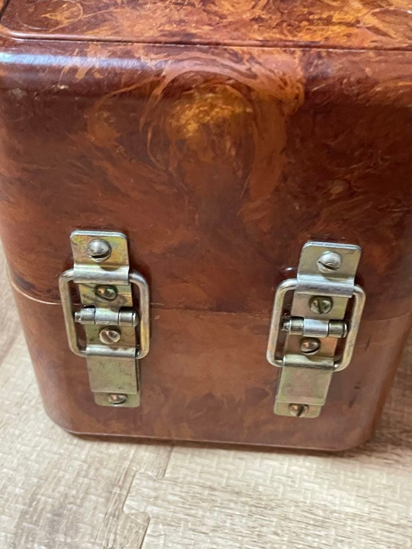 旧ソ連軍、ベークライト製の箱、（線量計ДП-24用）箱のみです！！