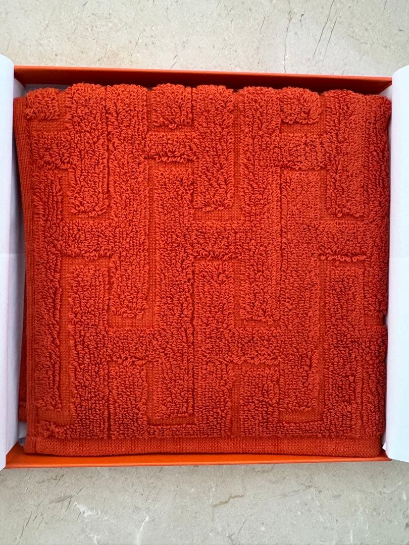 新品未使用　HERMES カレ・タオル　≪ステアーズ≫ オレンジ