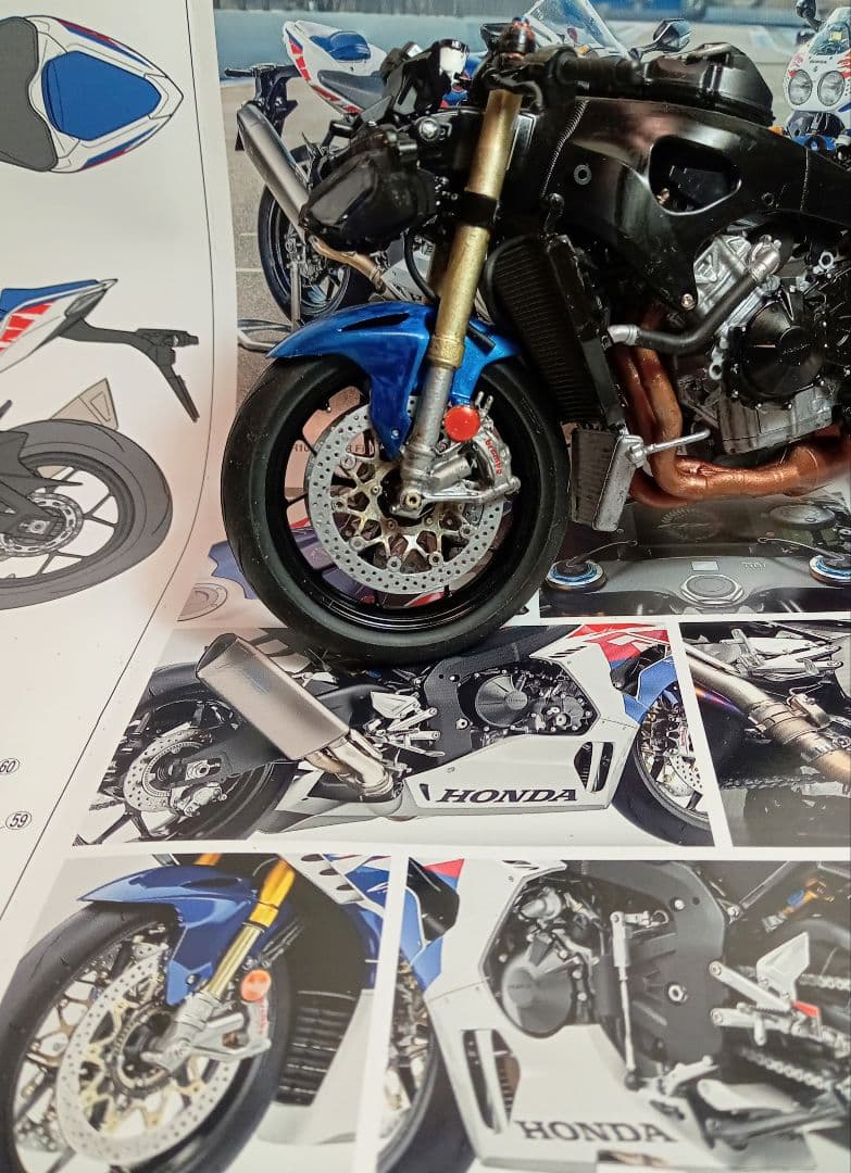 タミヤバイクプラモデル1/12HONDACBR1000RR-R塗装済完成品