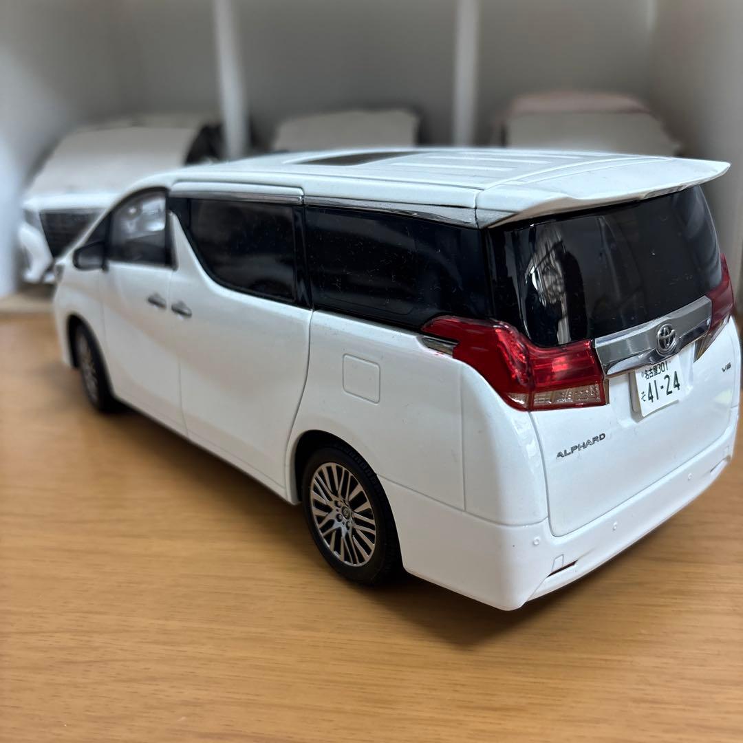アルファード1/18ミニカー