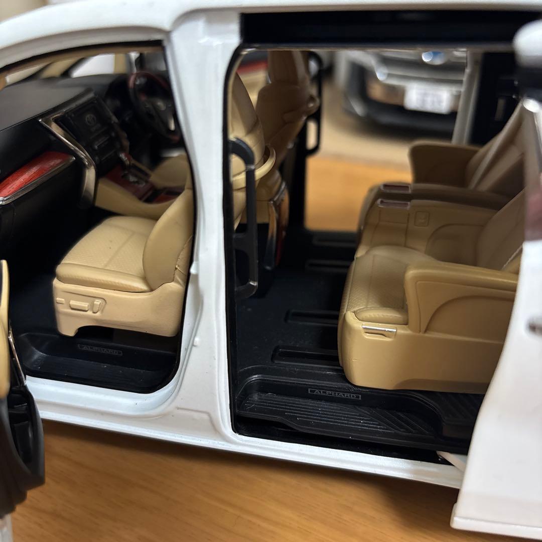 アルファード1/18ミニカー