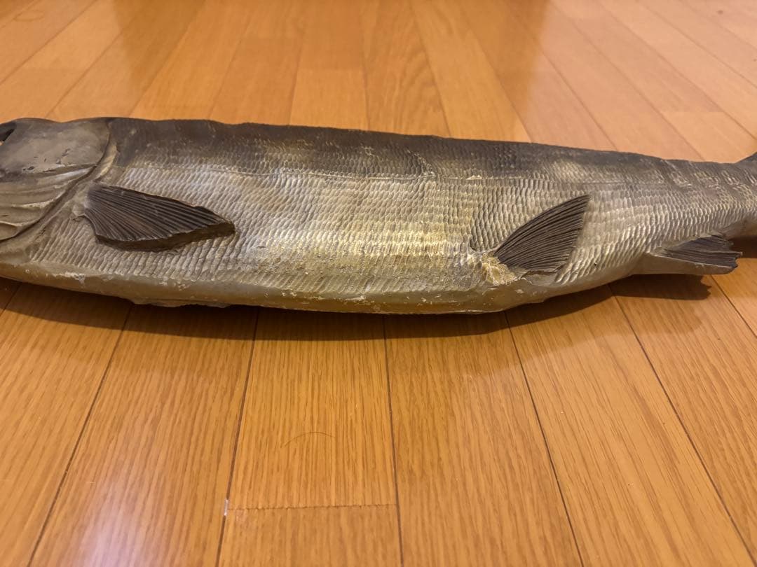 本田数馬翁による「千瓢彫」の木彫りの鮭（さけ）約60cm