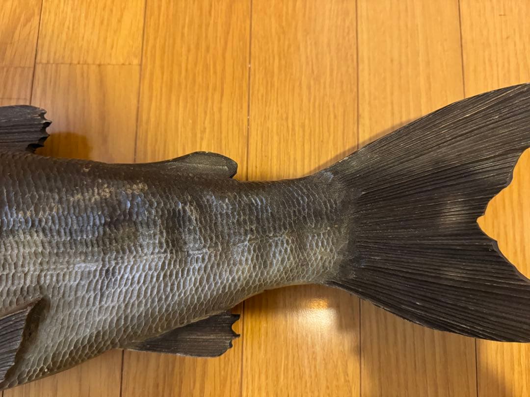 本田数馬翁による「千瓢彫」の木彫りの鮭（さけ）約60cm