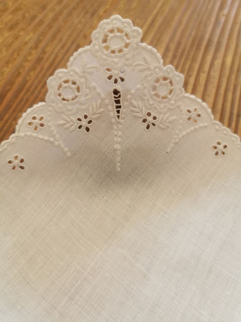 アンティークフランス アイレット向日葵＆小花 プチスカラップ とろみリネンクロス