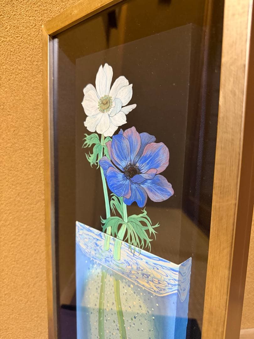 菅かおる　コップに挿したアネモネ　共シール