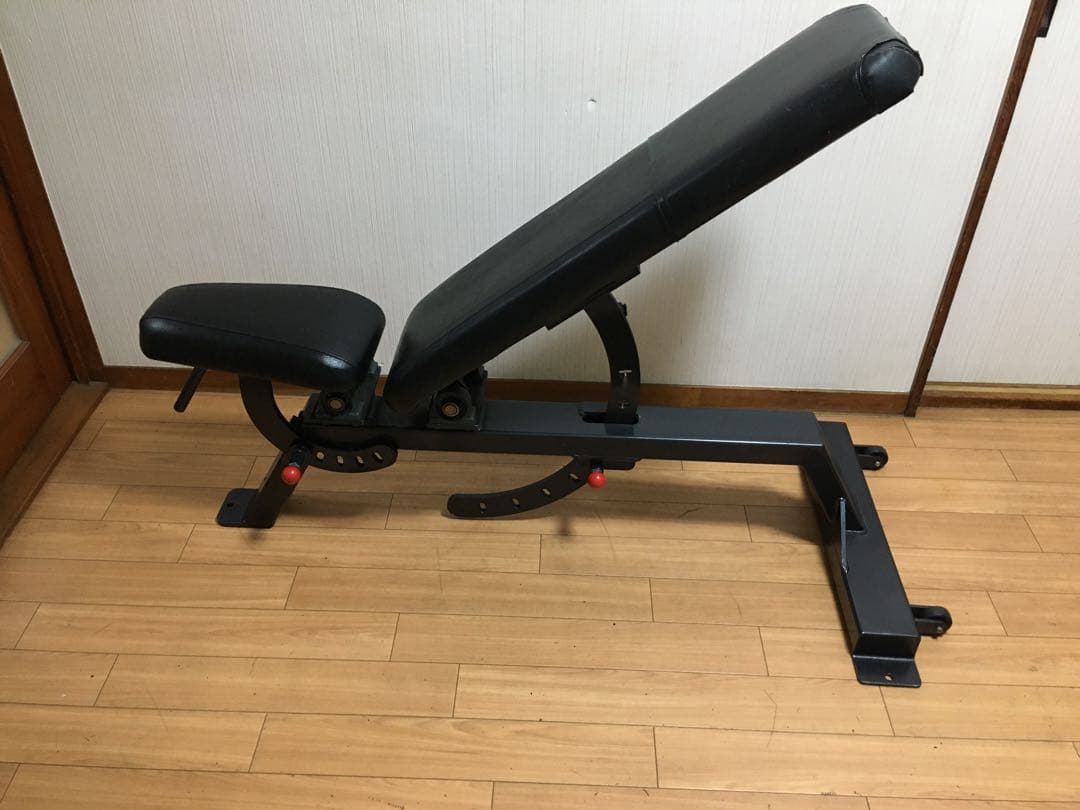 Think Fitness ベンチ　アジャスタブルベンチ　筋トレ