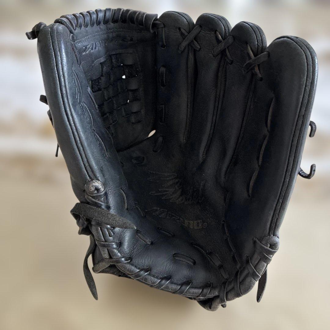 黒 軟式グローブ 編み込みデザイン　石井一久モデル