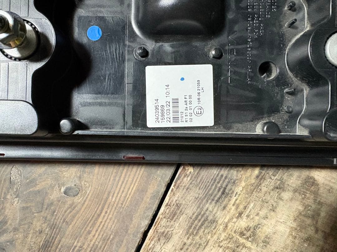 R5年製UD パーフェクトクオン 純正テールランプ