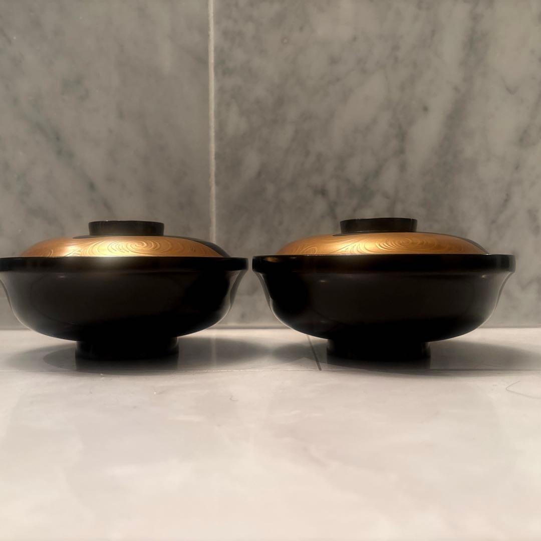 分厚い金彩で日本画のように美しい鶴の絢爛豪華な木製輪島漆塗りお椀2客