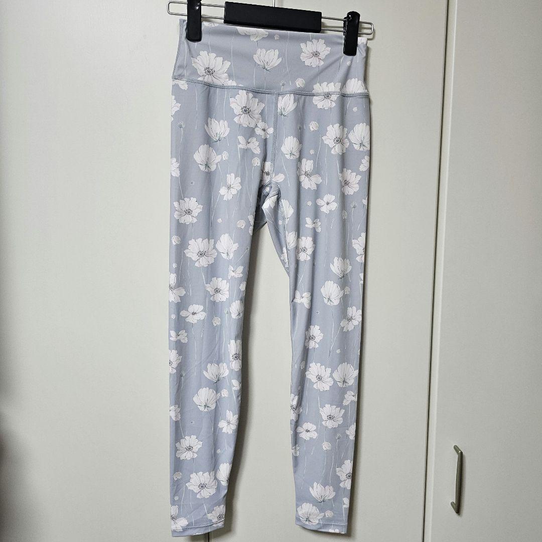 チャコット　ヨガ　花柄プリントレギンス