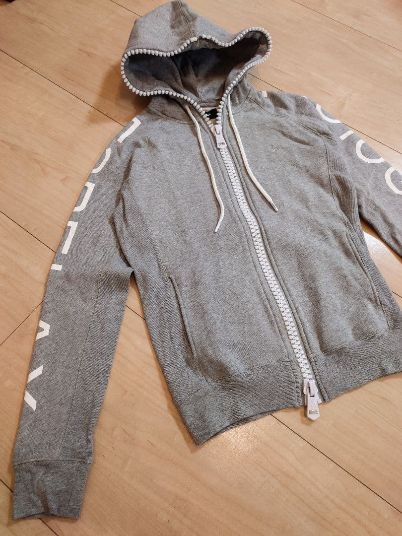 1PIU1UGUALE3 RERAX パーカー セットアップ