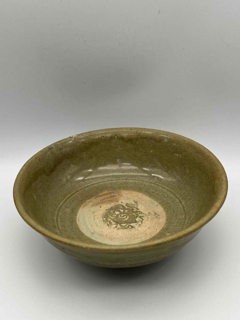 宋時代　青磁　越窯刻花卉文碗　唐物　古賞物　時代物　旧家蔵出し(A-65)