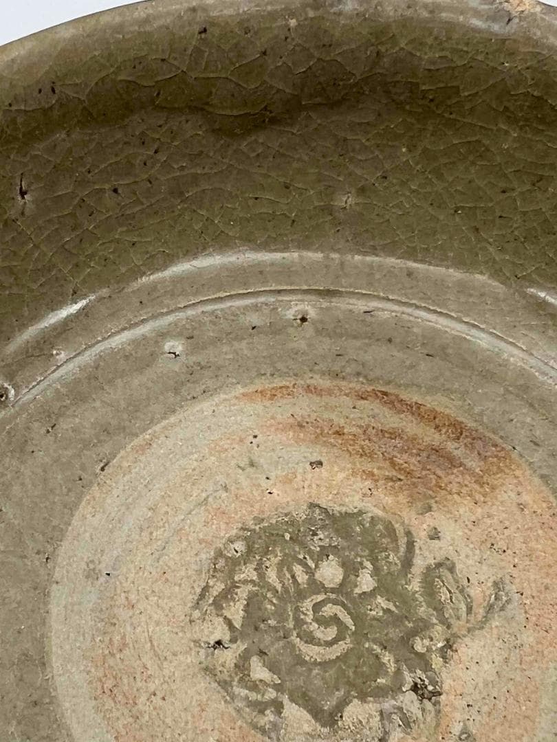 宋時代　青磁　越窯刻花卉文碗　唐物　古賞物　時代物　旧家蔵出し(A-65)