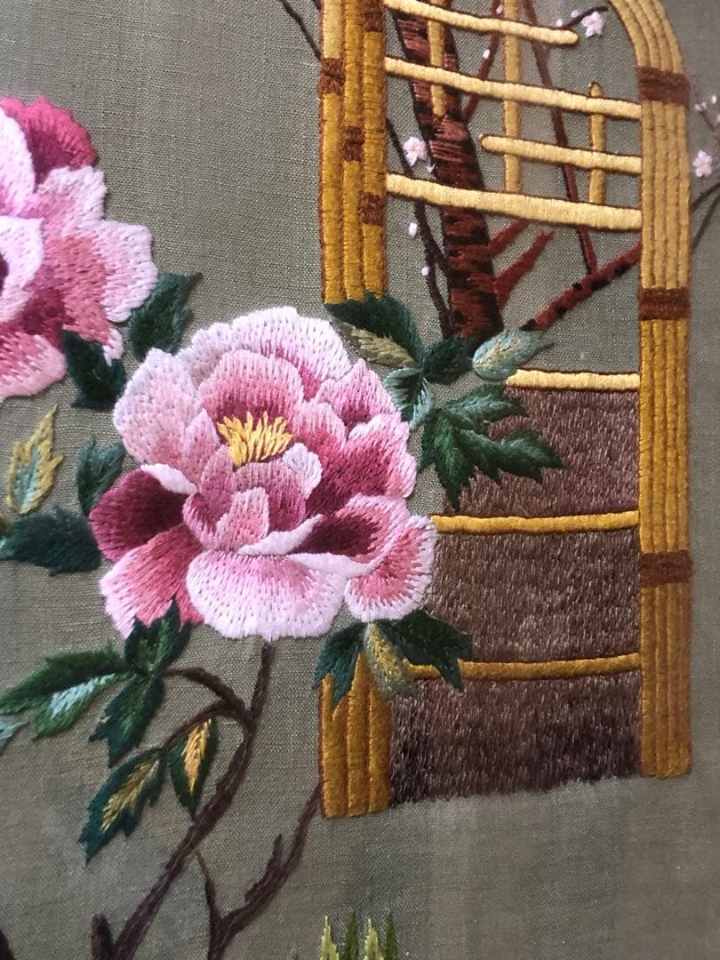 【手刺繍・一点物】日本刺繍 額装 牡丹と梅 伝統工芸 美術作品