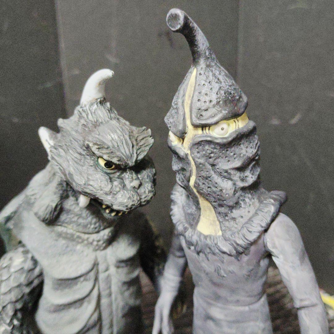 ウルトラQ怪獣旧型絶版ソフビモノクロverゴメス.ナメゴン.ケムール人